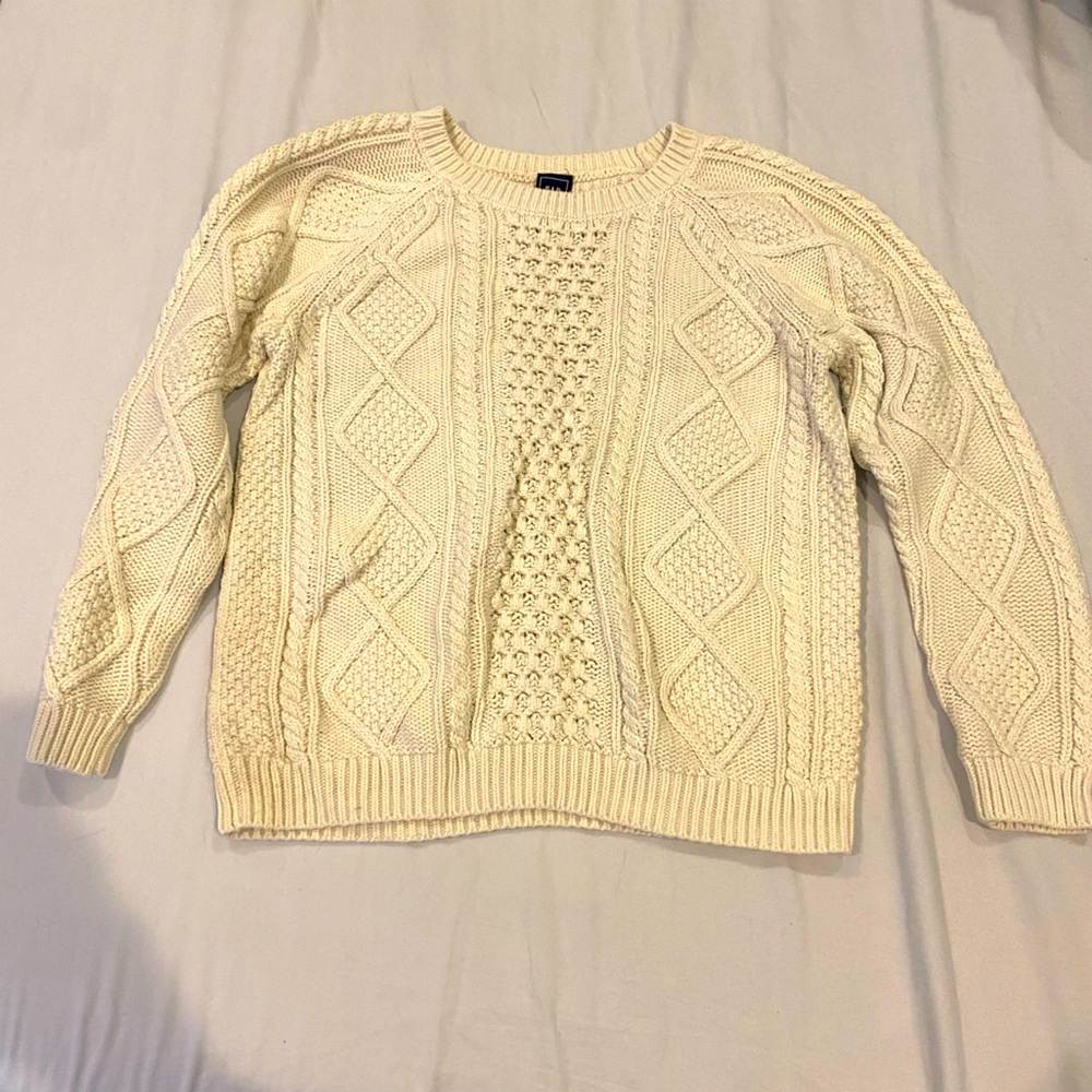 White crew neck cable knit sweater